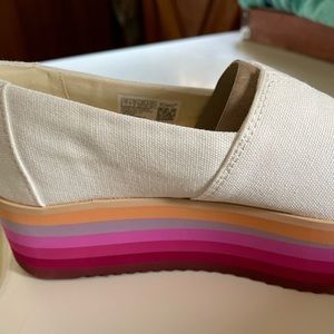 Brand new ! TOMS still in box.